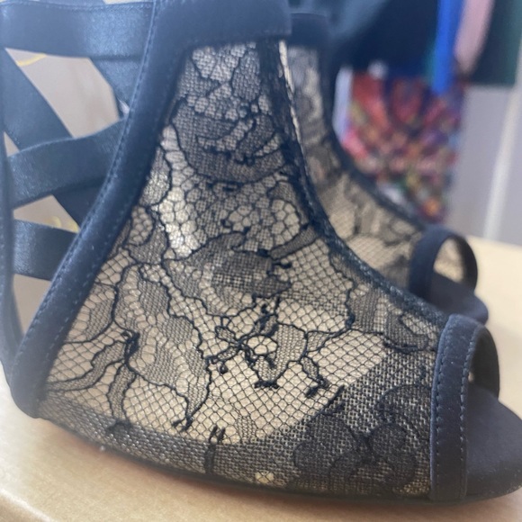 Black Chantilly Guiptik Lingerie Louboutin - Picture 6 of 7